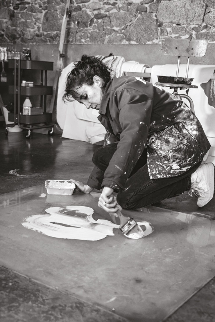 Cécile Berovici en pleine création d'une oeuvre