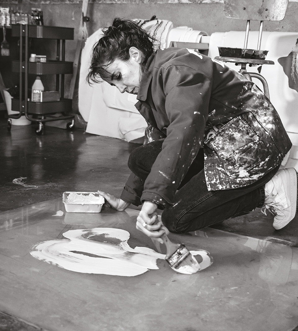 Cécile Berovici en pleine création d'une oeuvre